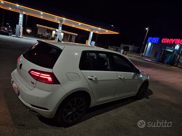 Volkswagen Golf 7.5 TDI 115cv virtual cockpit