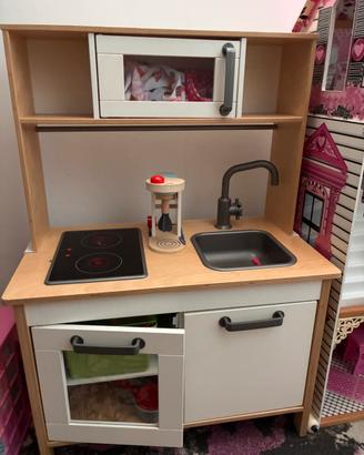 Cucina in legno Ikea per bambini