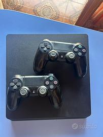 PS4 usata con 2 joystick