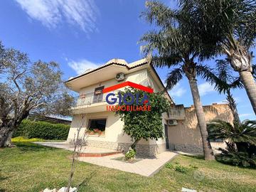 Villa di 284 m² con 4 locali a Giugliano in Campan
