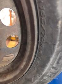 165 70 r14 cerchione e gomma 
