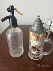 Palette in plastica per caffè e bottiglie vintage