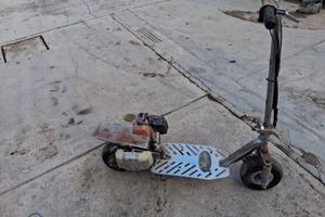 Monopattino con motore benzina