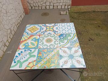 tavolino ferro battuto con mattonelle 