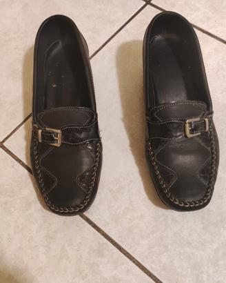 Scarpe nr.38 e piccola pochette  trucco 