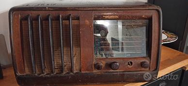 radio a valvole anni 40 - marca Unda