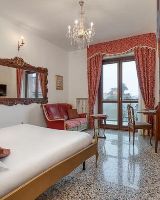 Suite con terrazzo su Piazzale della Stazione