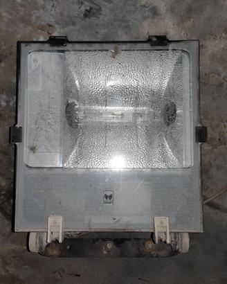 Lampada da esterno 220V agli ioduri metallici