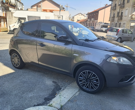 Lancia y