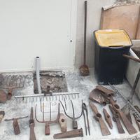 Atrezzi da giardino. 