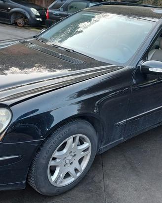 MERCEDES CLASSE E 270 DEL 2004 SOLO PER RICAMBI