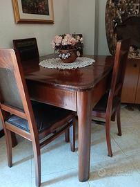 tavolo antico con sedie 