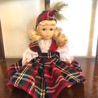 Bambola in porcellana da collezione