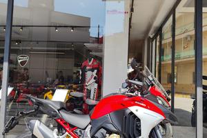 Ducati Multistrada V4 S radar rossa anno 2022