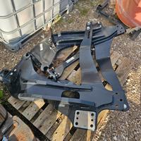 Staffatura caricatore frontale