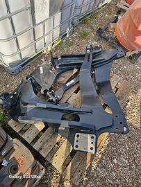 Staffatura caricatore frontale