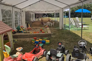 Terreno giardino attrezzato per feste ed eventi 