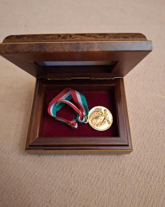 Medaglia "Ai benemeriti della cultura" placcata or