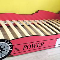 Letto bambino forma di macchinina