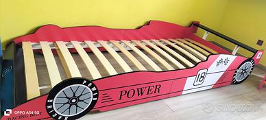 Letto bambino forma di macchinina