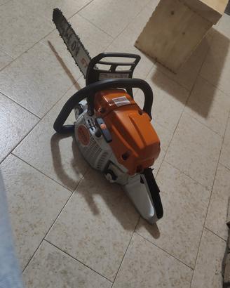 stihl ms 261 cm  (pari al nuovo)
