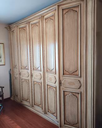 Armadio in legno di noce