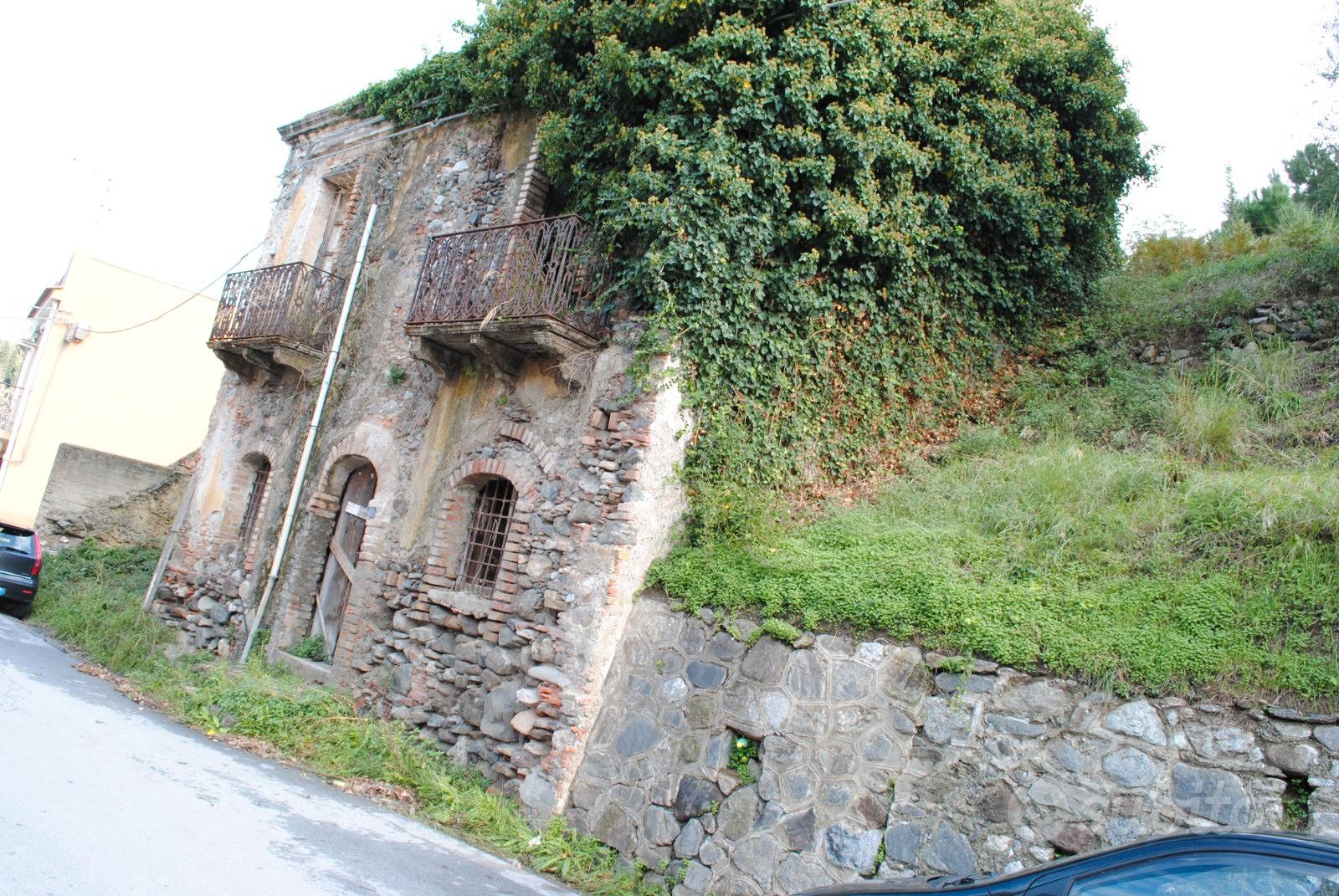Rudere con progetto approvato+terreno edificabile - Vista 2
