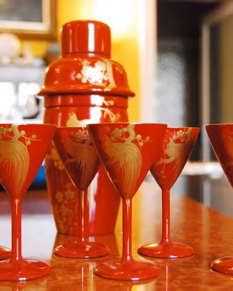 SHAKER PER COCKTAILS + 6 BICCHIERINI LACCA ROSSA