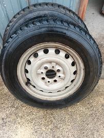 2 pneumatici 135 sr 13 chiodate con cerchi