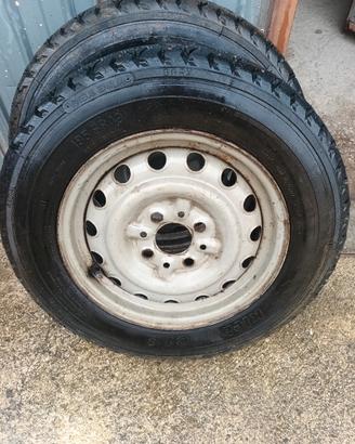 2 pneumatici 135 sr 13 chiodate con cerchi