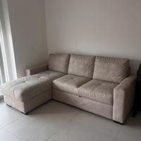 Divano con chaise longue ed estraibile