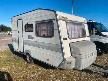 Roulotte 710 kg complessivo 2+2 posti