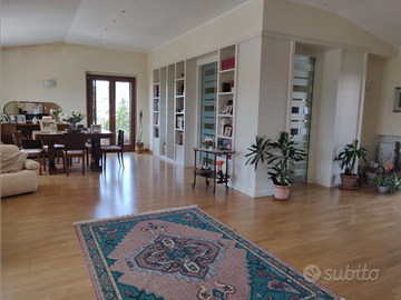 Prestigioso attico in Montemarcone