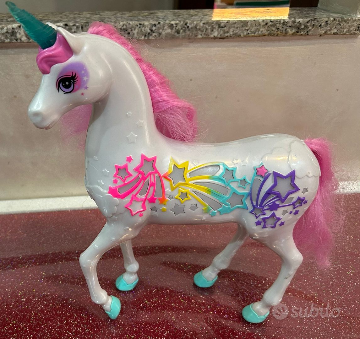 Barbie Dreamtopia Unicorno Pettina & Brilla, Giocattolo per