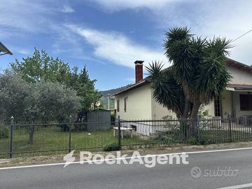 CASA CON GIARDINO