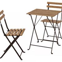 Tavolo e sedie da esterno