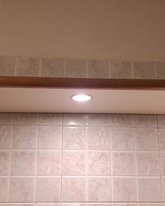 Mensola con 3 faretti integrati 