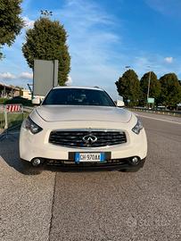 INFINITI FX30d. S Premium 3.0 diesel. 4x4