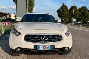 INFINITI FX30d. S Premium 3.0 diesel. 4x4