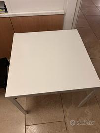 Tavolino quadrato di design