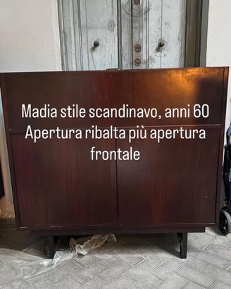 Madia stile scandinavo, anni 60