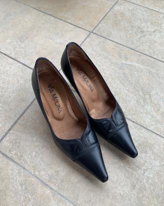 Scarpe nere con tacco