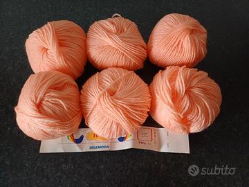 Faidate-stock di gomitoli per lavori a maglia a