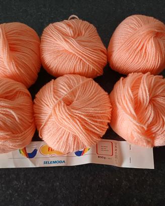 Faidate-stock di gomitoli per lavori a maglia a
