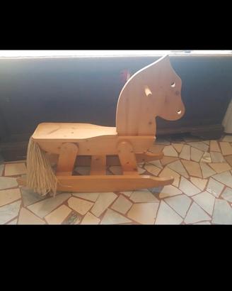 cavallo a dondolo nuovo