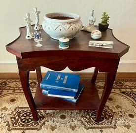 Tavolino in legno stile classico