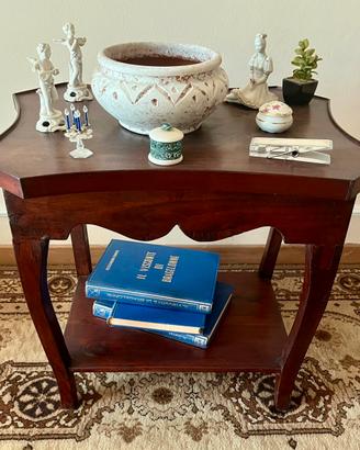 Tavolino in legno stile classico
