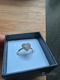 Anello oro -cuore  di zirconi