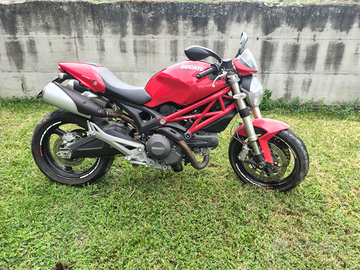 Ducati Monster 696
