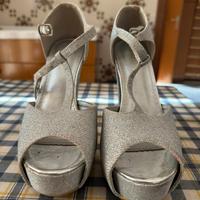 Scarpe brillantinate argento con tacco alto